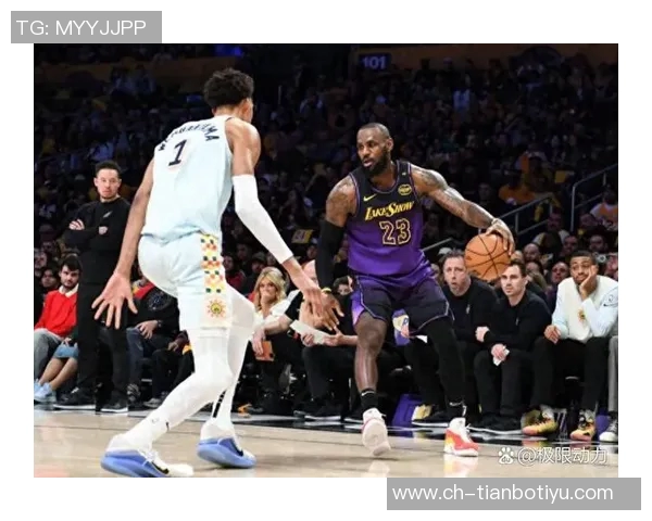 尽管努力拼搏戴维斯全场独得26分11篮板却难阻球队失利 尽管努力拼搏戴维斯全场独得26分11篮板却难阻球队失利