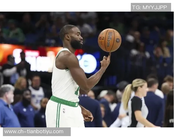 杰伦布朗半场表现全面9分9板6助助力球队攻防两端