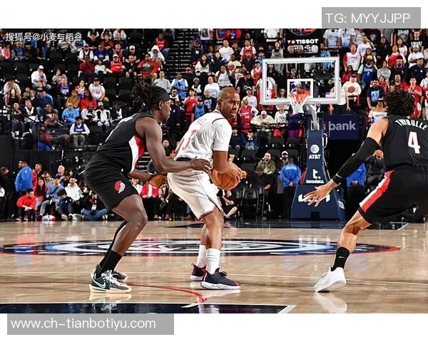 快船首发表现不佳替补发力保罗引领正负值逆转显实力